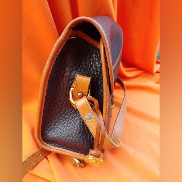 Authentic Vintage Dooney & Bourke AWL Essex Bag - Picture 3 of 9